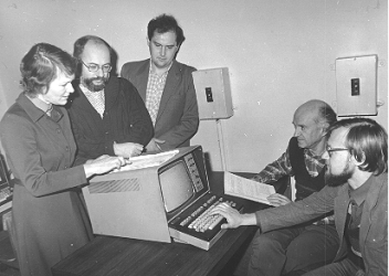 OS prie terminalo,1980